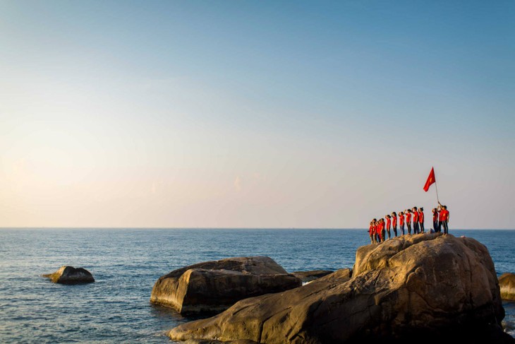 Việt Nam kiên quyết bảo vệ chủ quyền và lợi ích chính đáng ở Biển Đông - ảnh 1